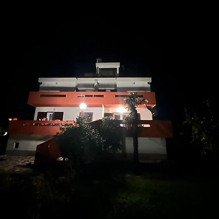 Family Apartments Tomy Пунат Экстерьер фото